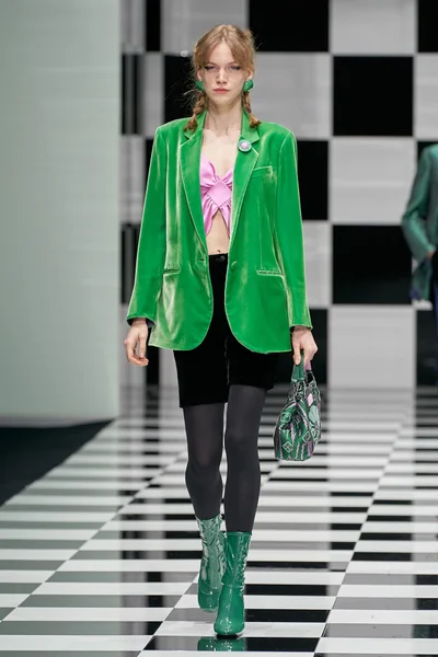 Look 39
